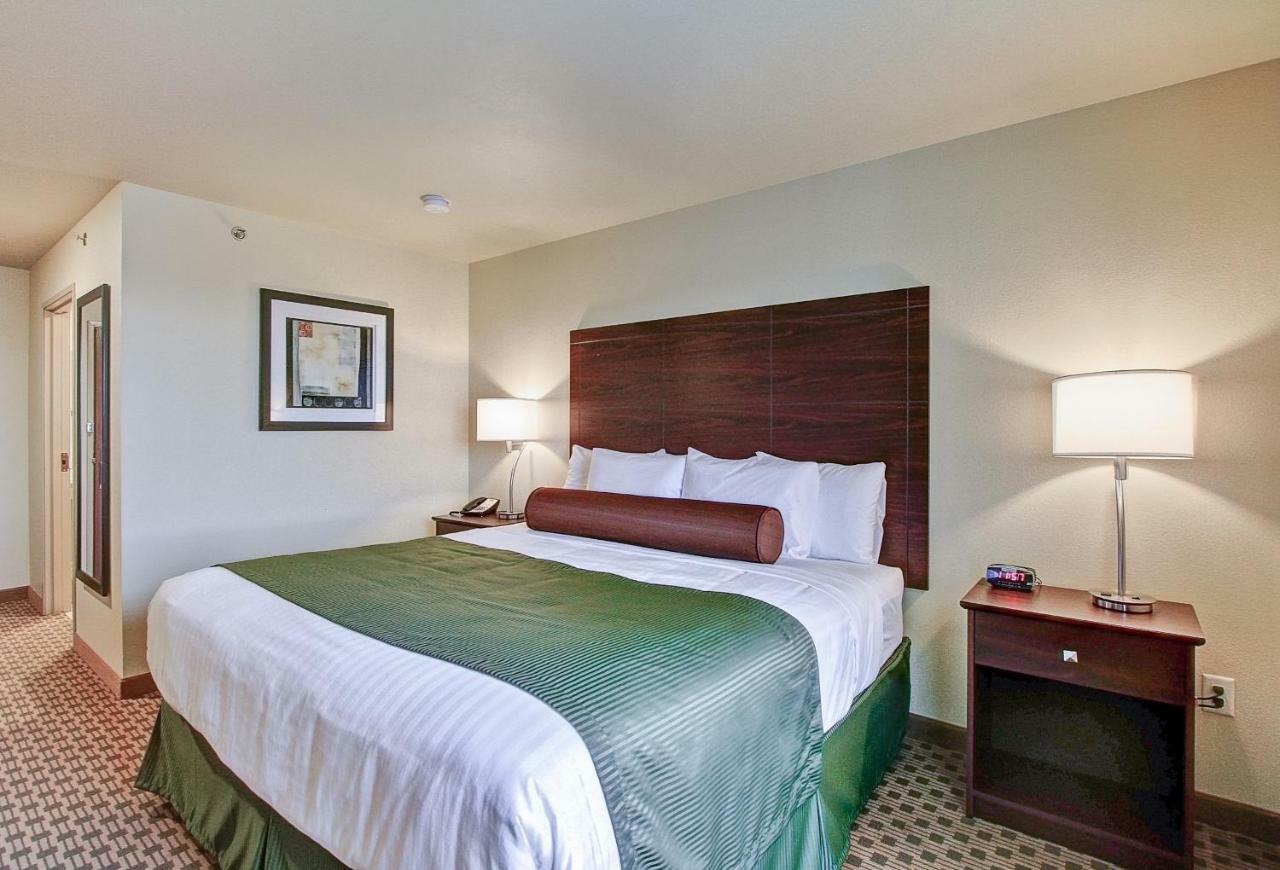 Castle Rock Inn & Suites - Quinter 외부 사진